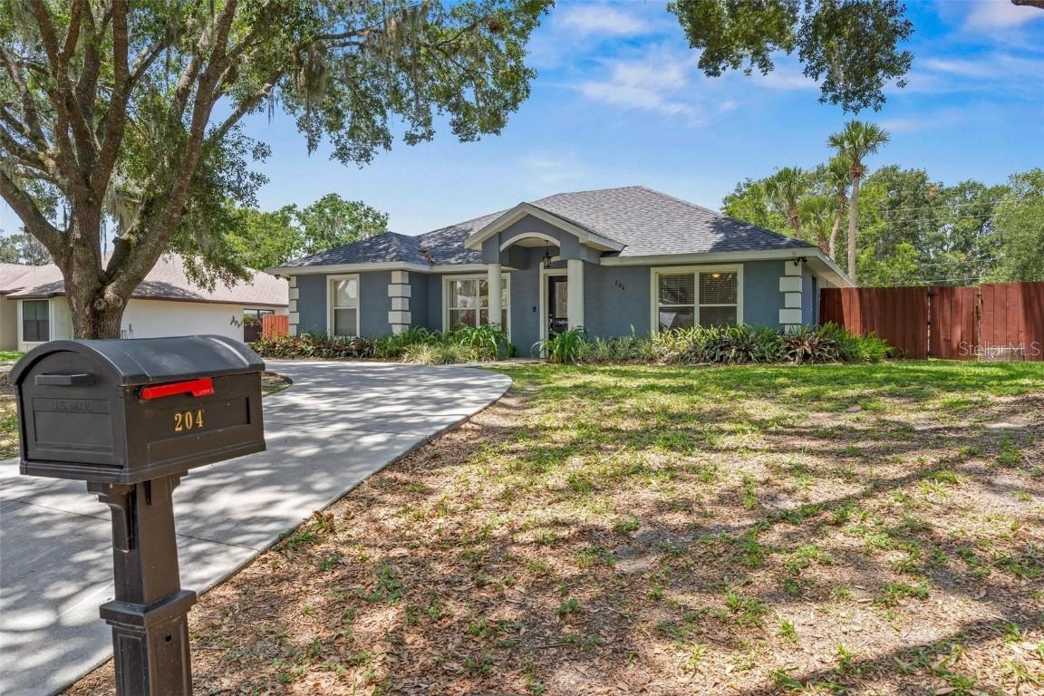 204 Lori Ct., Umatilla, FL 32784