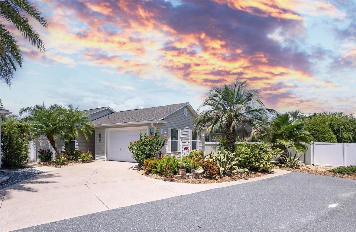 1664 Vinewood Ave., The Villages, FL 32162