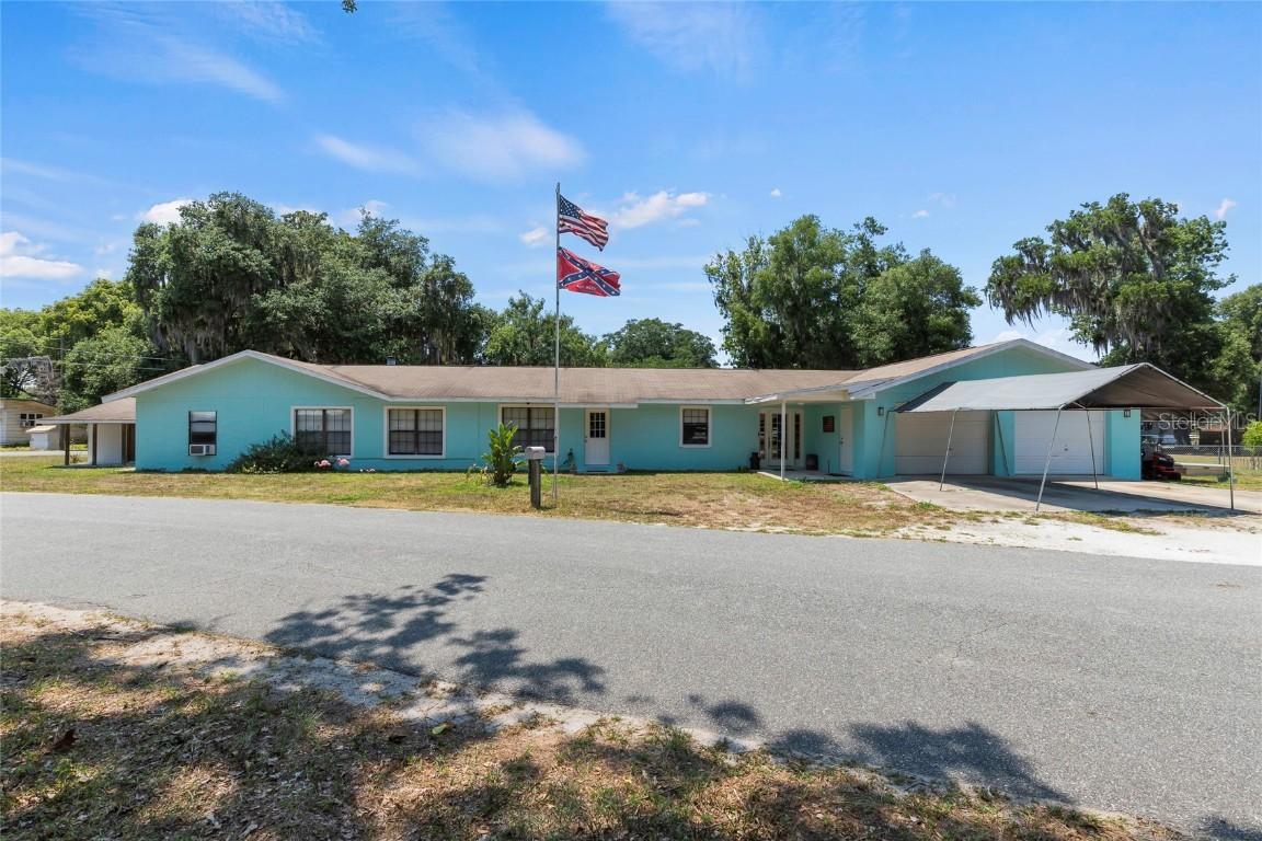 1048 Cr 452a, Lake Panasoffkee, FL 33538
