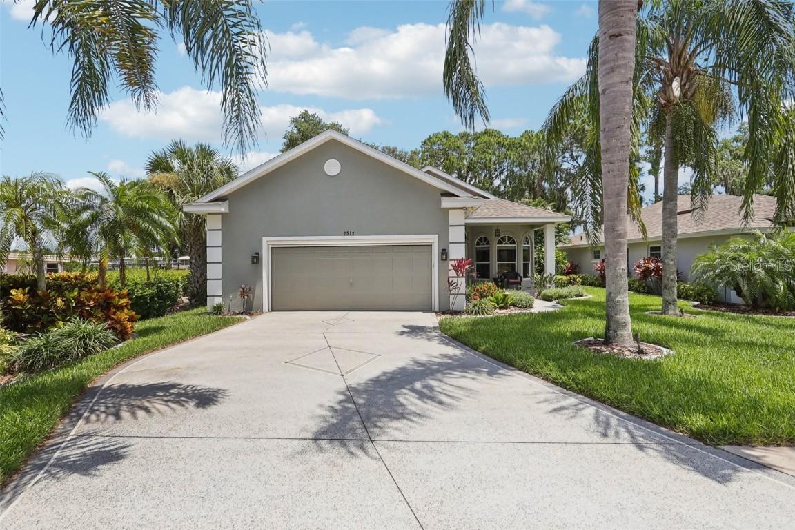 2512 Baywater Rd., Tavares, FL 32778
