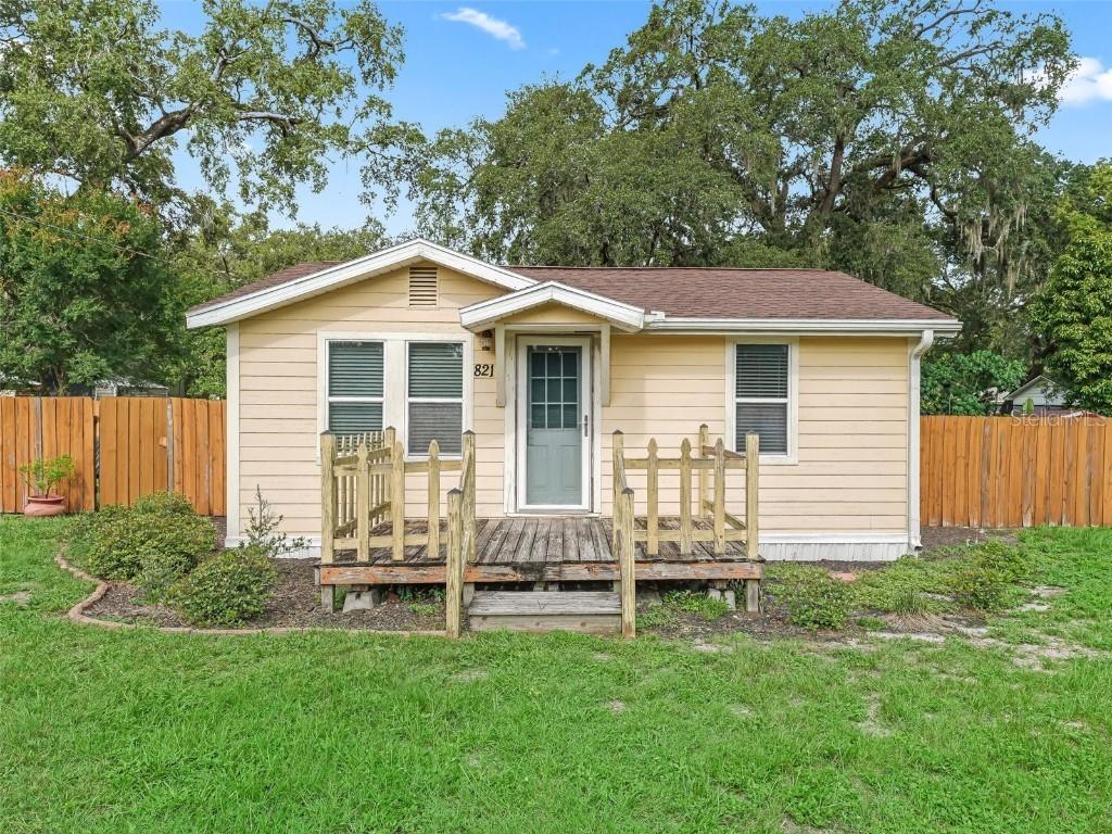 821 Powell St., Wildwood, FL 34785