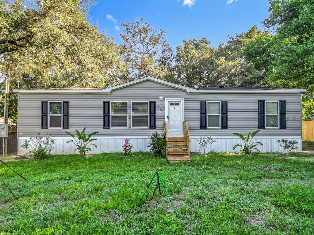 207 Skyline Dr., Lady Lake, FL 32159