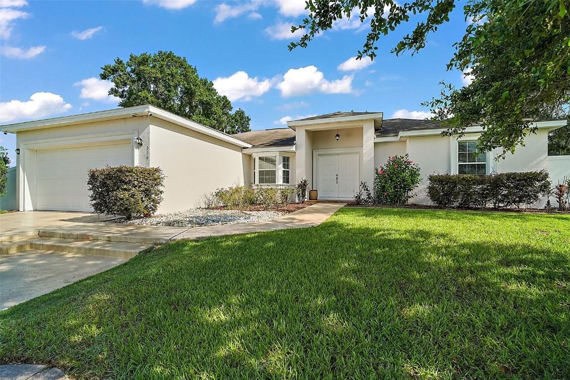 314 Stone Castle Loop, Lady Lake, FL 32159