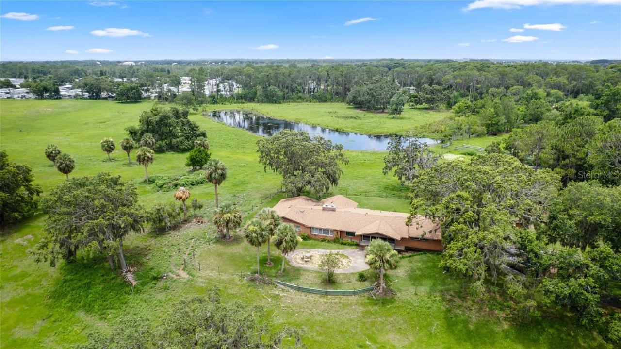 11522 Dead River Rd., Tavares, FL 32778