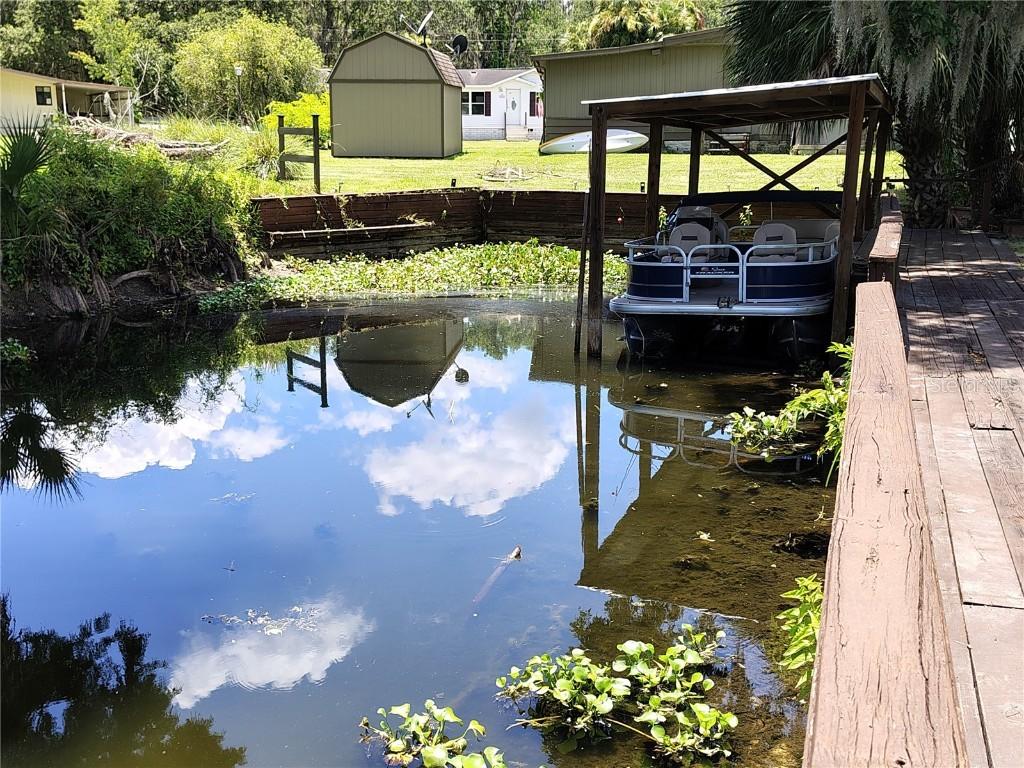 52 Outlet Dr., Lake Panasoffkee, FL 33538