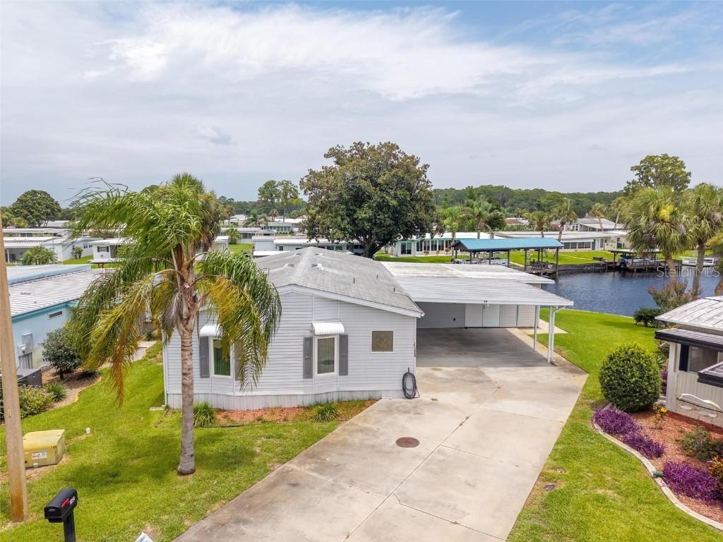 1054 Shawn Ct., Tavares, FL 32778