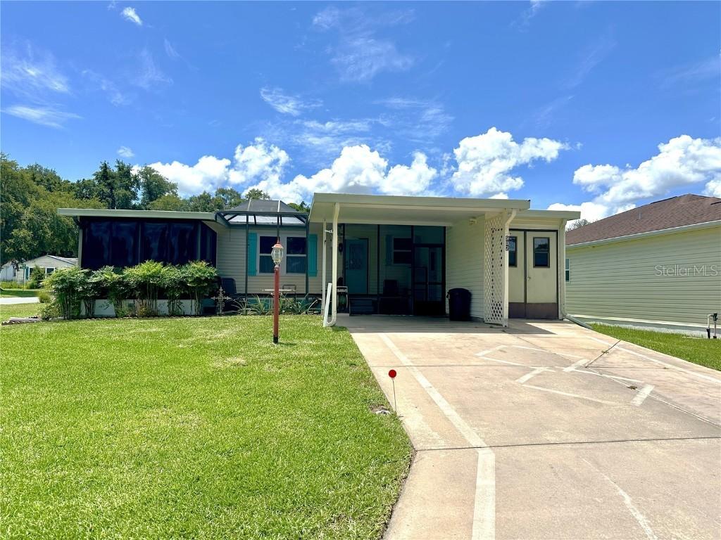 902 Rose Ln., The Villages, FL 32159