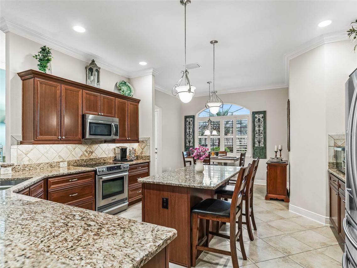 2217 Isleworth Cir., The Villages, FL 32163