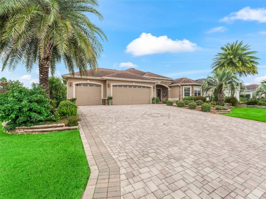 2217 Isleworth Cir., The Villages, FL 32163