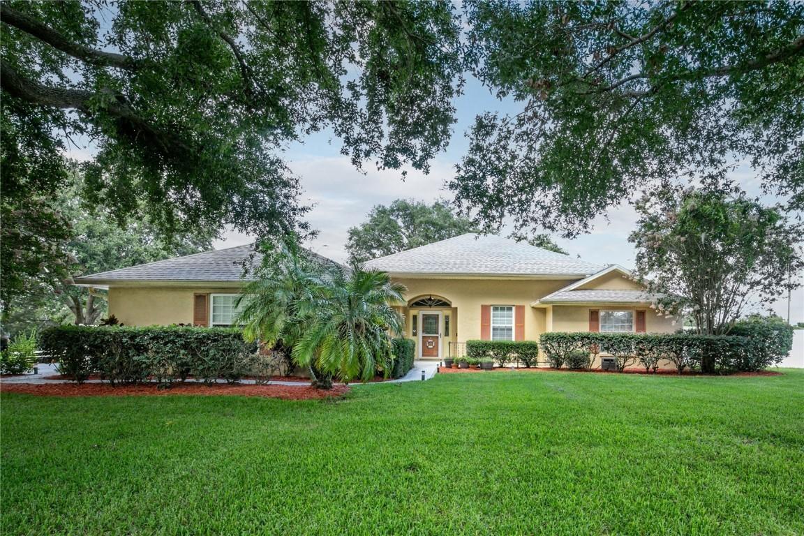 13545 Oak Bend Dr., Grand Island, FL 32735