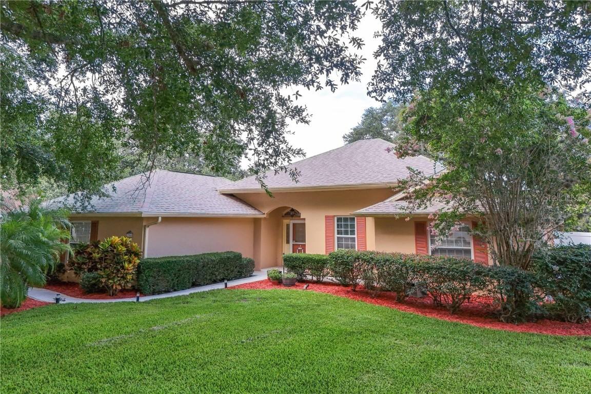 13545 Oak Bend Dr., Grand Island, FL 32735