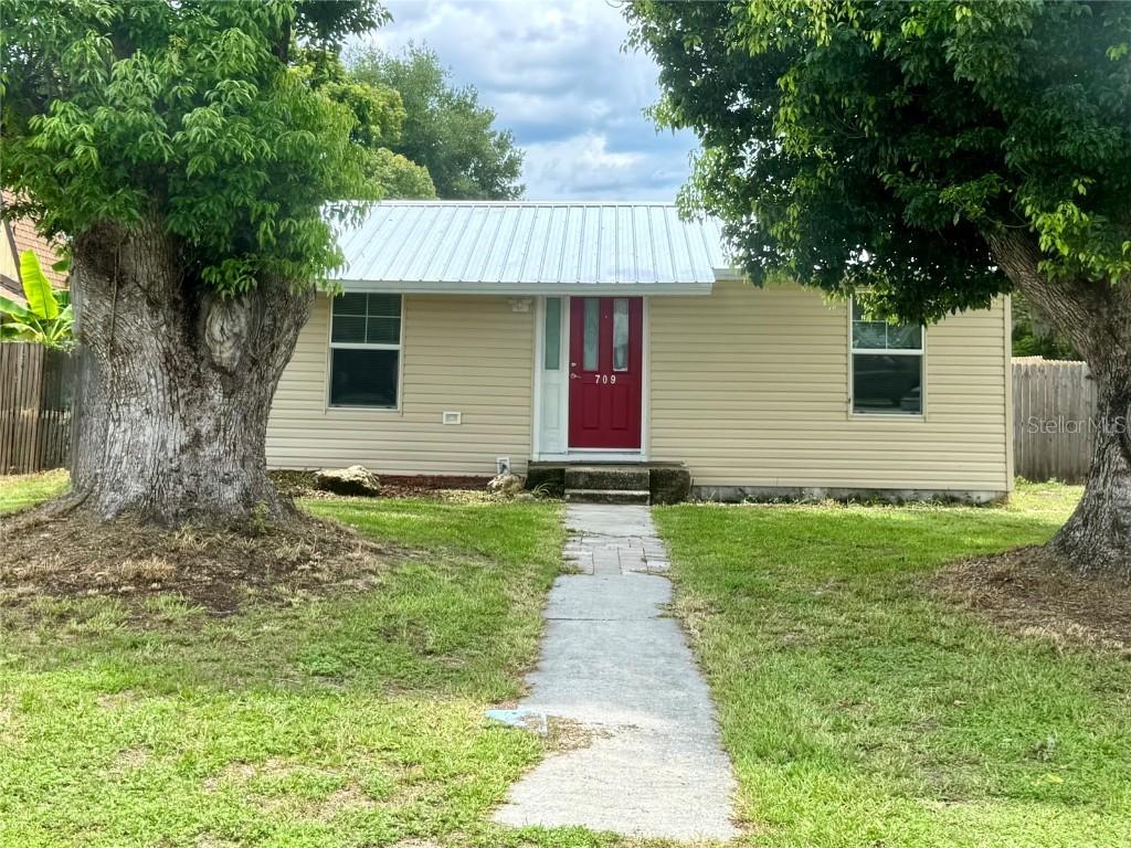 709 S Dixie Ave., Fruitland Park, FL 34731