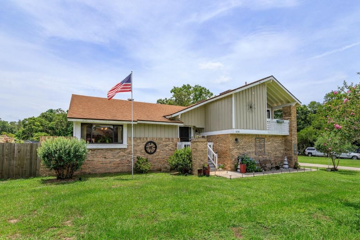 800 Lakeview Ave., Mount Dora, FL 32757