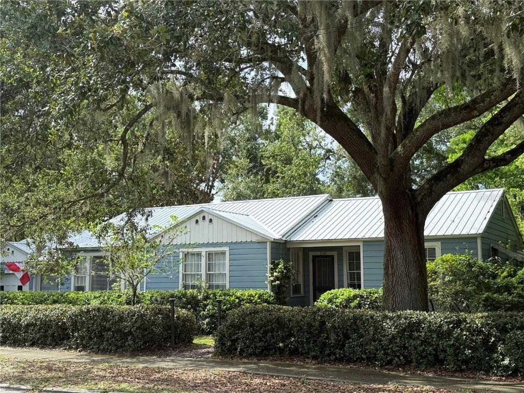 210 W 11th Ave., Mount Dora, FL 32757
