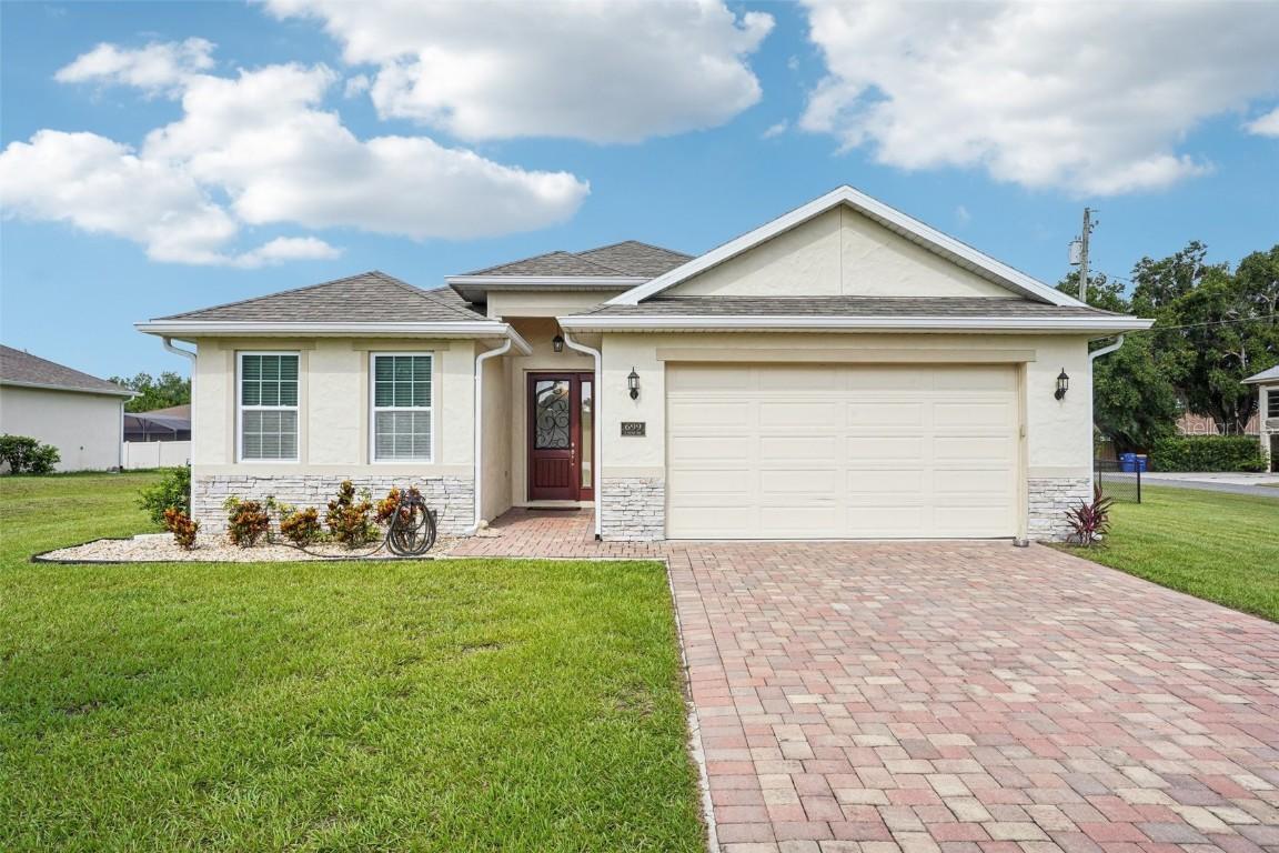 699 S Dixie Dr., Howey In The Hills, FL 34737