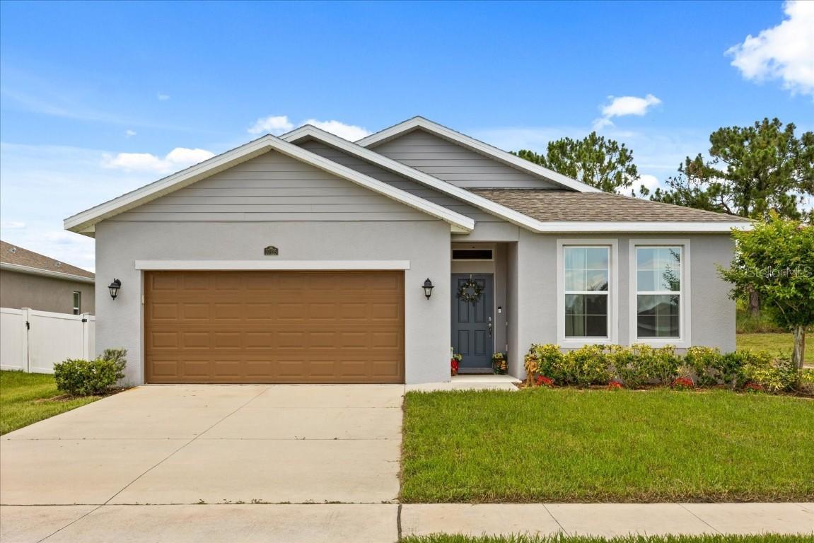 37125 Scenic Bluff Dr., Grand Island, FL 32735