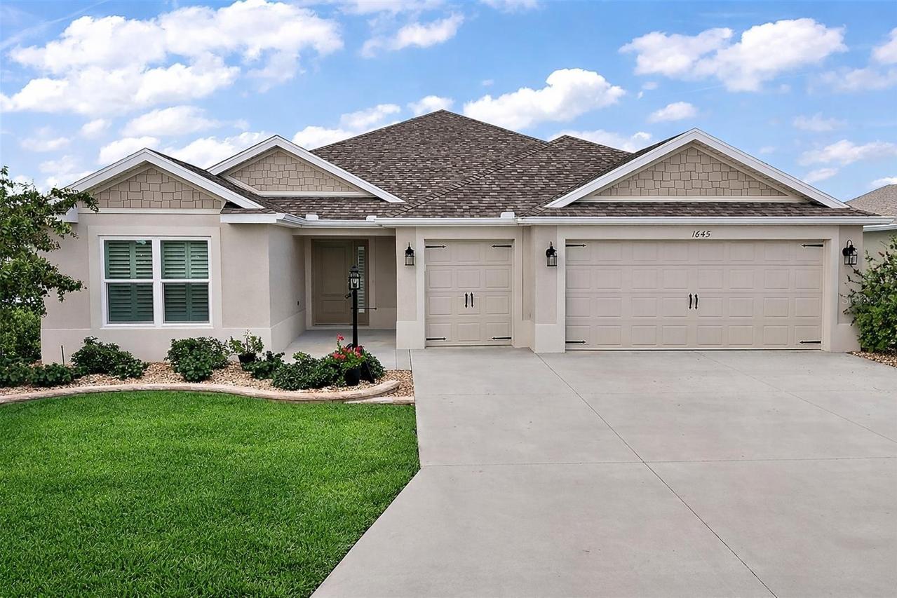 1645 Mclucas Ln., The Villages, FL 34762