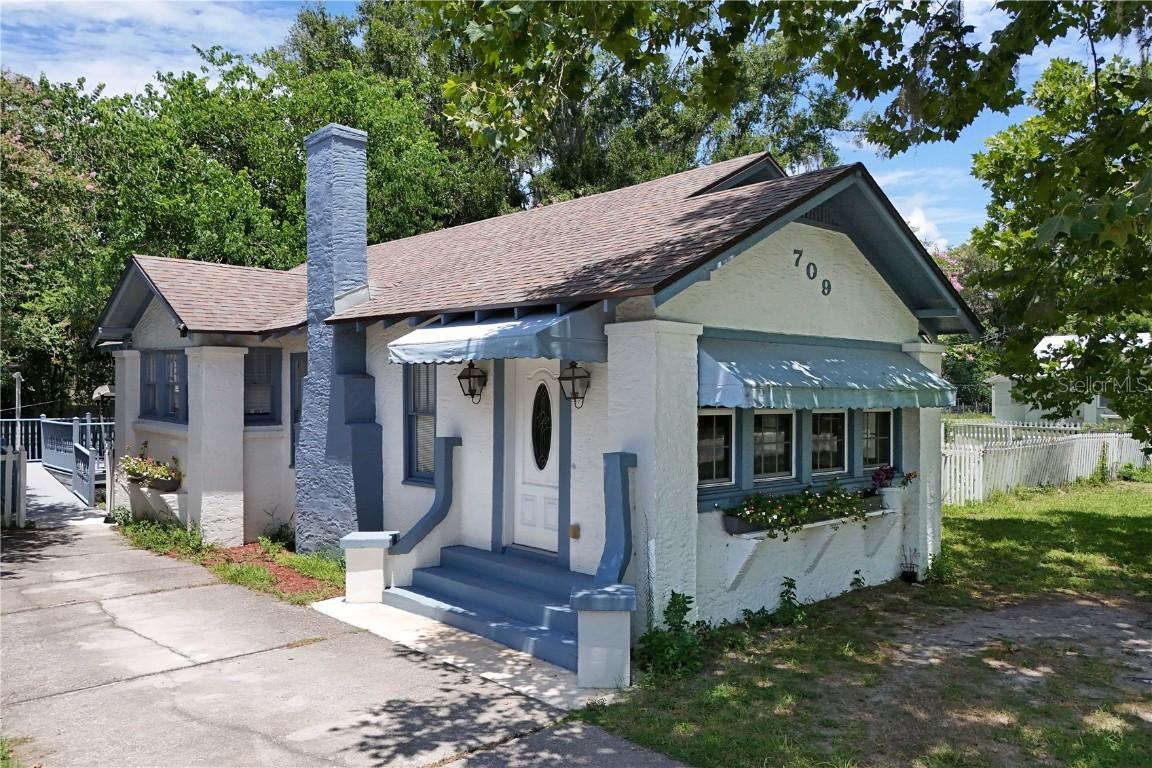 709 Daphne Ave., Umatilla, FL 32784