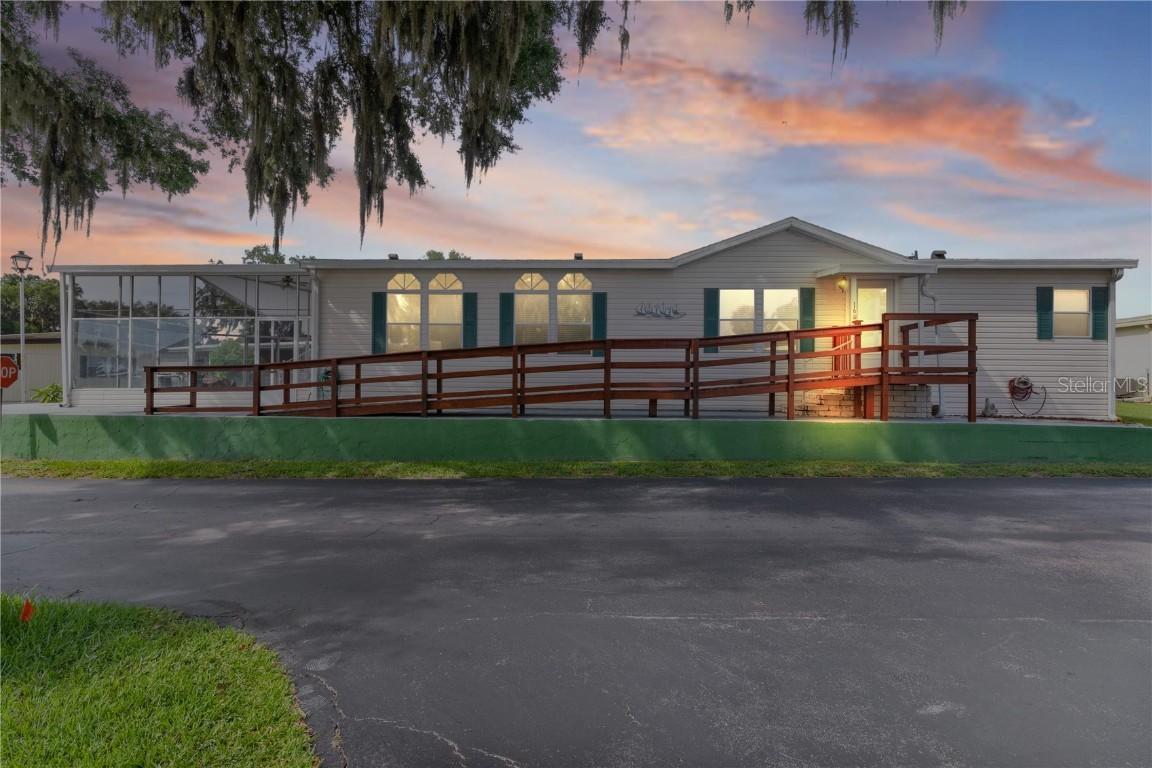 16 Riverview Dr., Fruitland Park, FL 34731