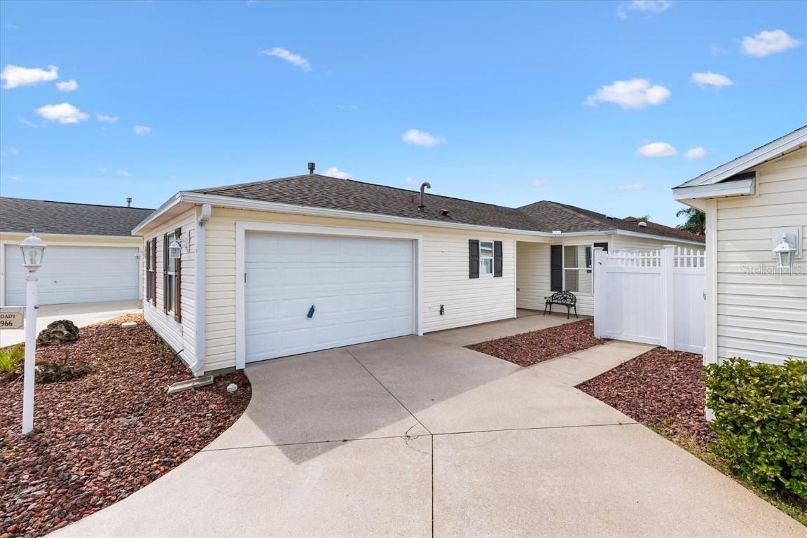 966 Tanglewood Pl., The Villages, FL 32162