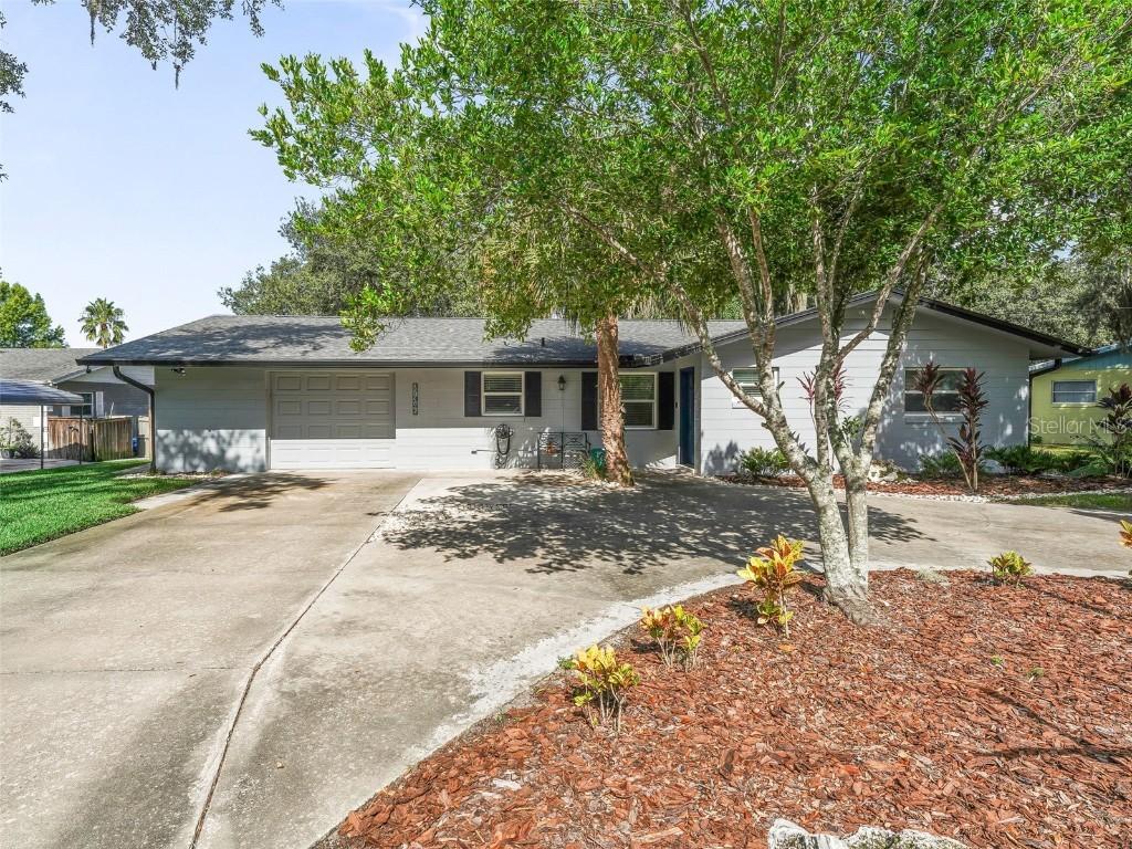 37345 Oak Ln., Umatilla, FL 32784