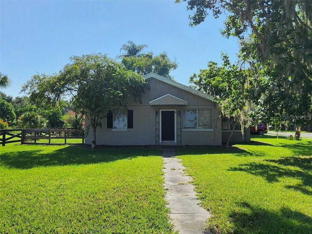 10 N Trowell Ave., Umatilla, FL 32784