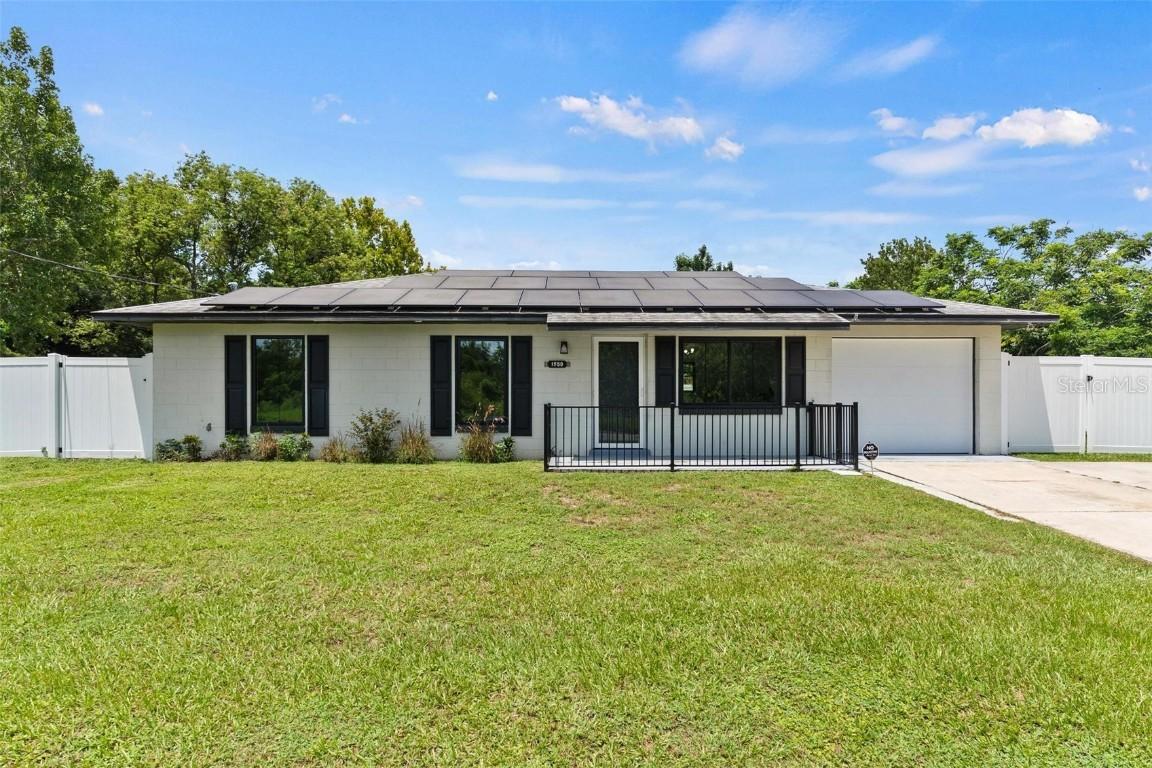 1550 Palm Ave., Tavares, FL 32778