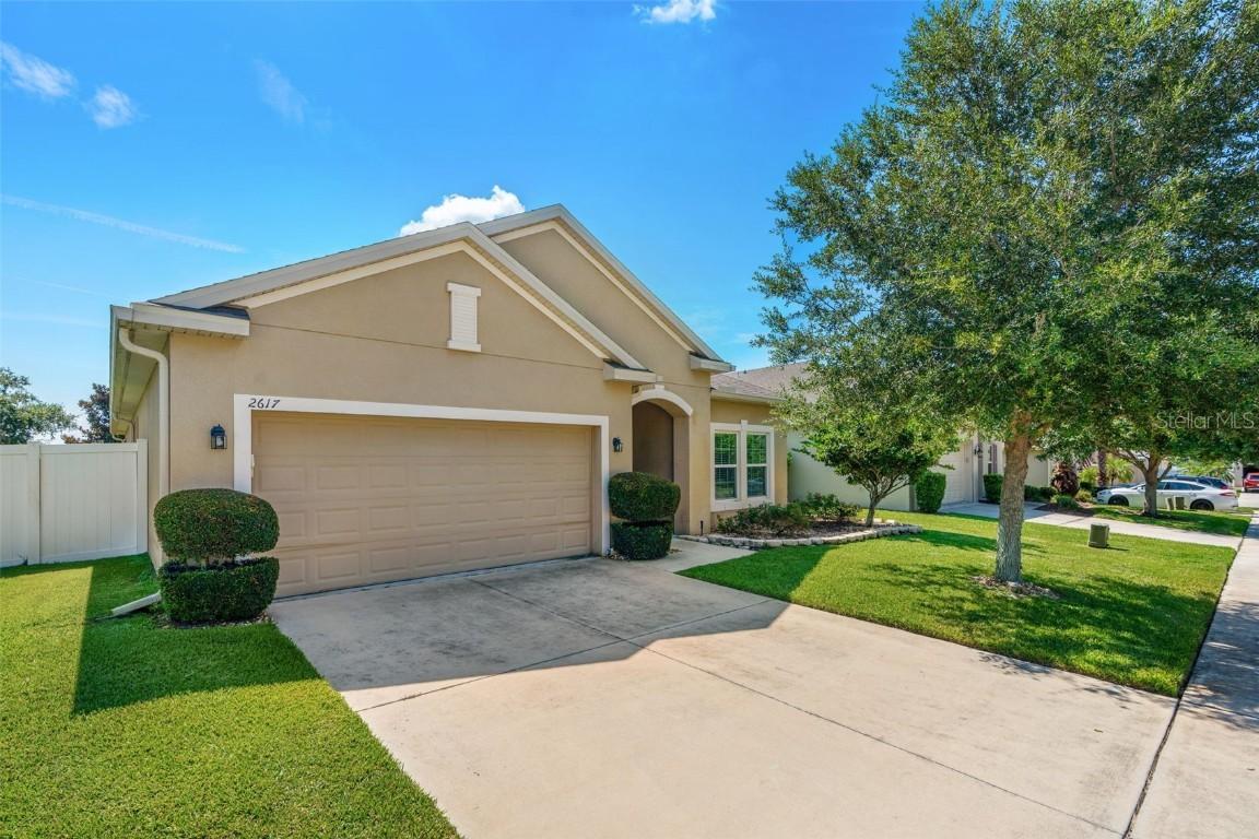 2617 Limerick Cir., Grand Island, FL 32735
