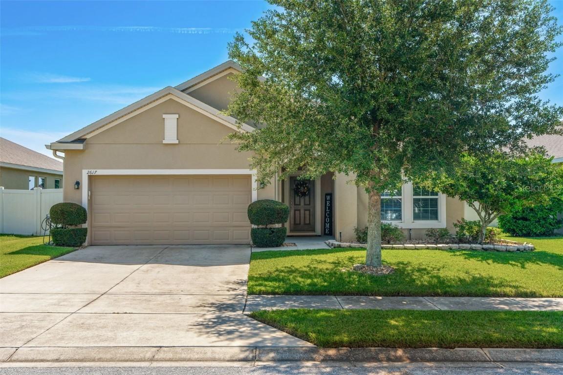 2617 Limerick Cir., Grand Island, FL 32735