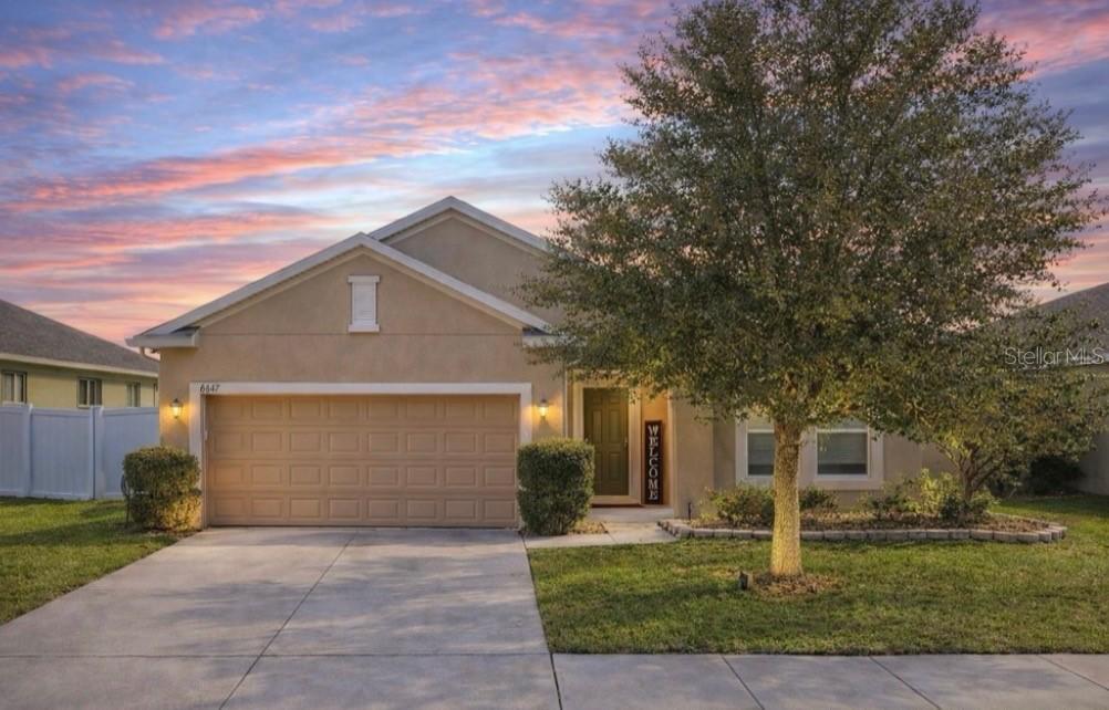 2617 Limerick Cir., Grand Island, FL 32735