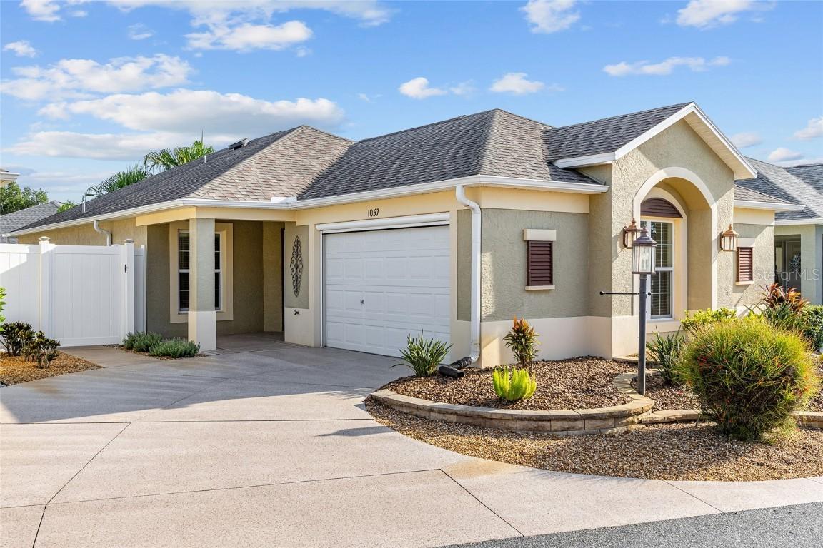 1057 Carver Ct., The Villages, FL 32163