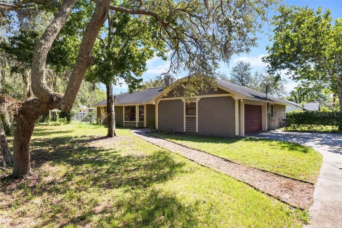 2357 Pine St., Oviedo, FL 32765