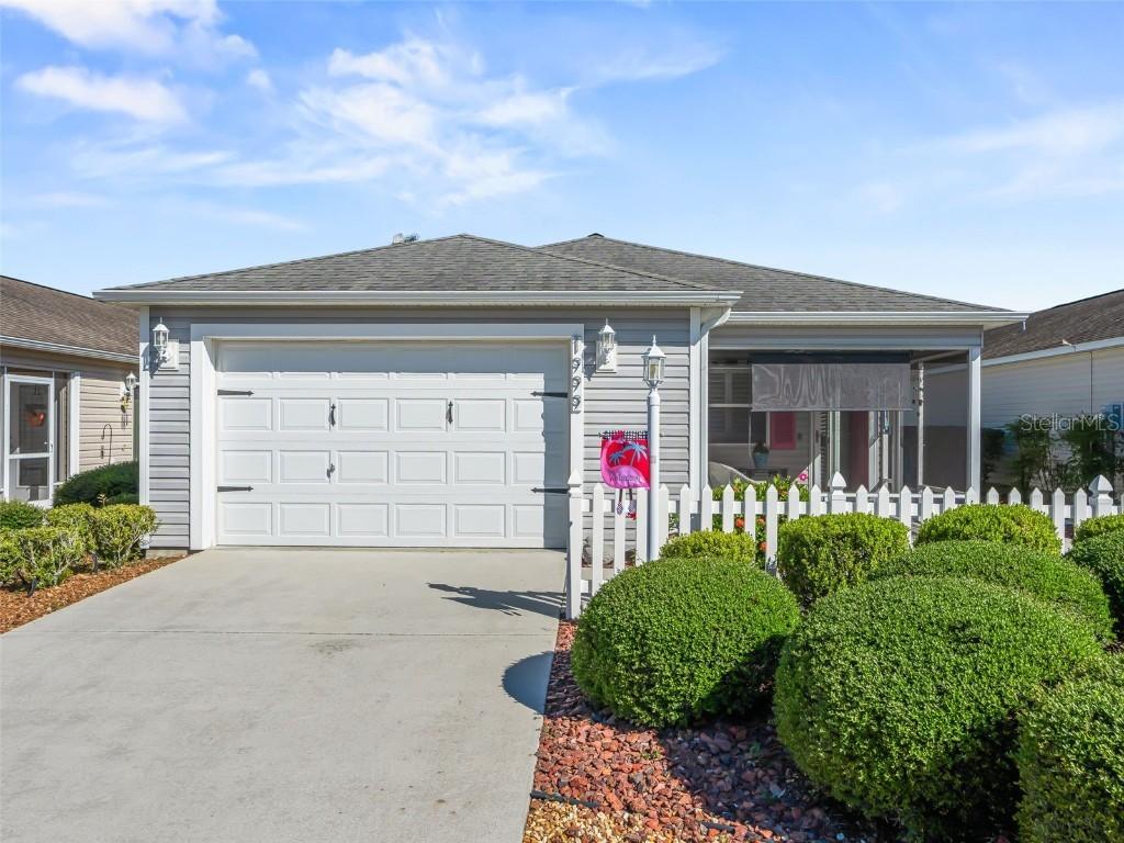 1999 Kelmscott St., The Villages, FL 32162