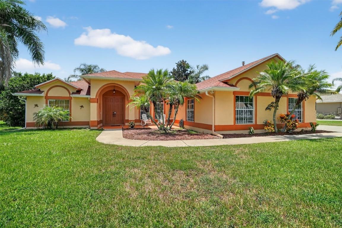 13316 Biscayne Dr., Grand Island, FL 32735