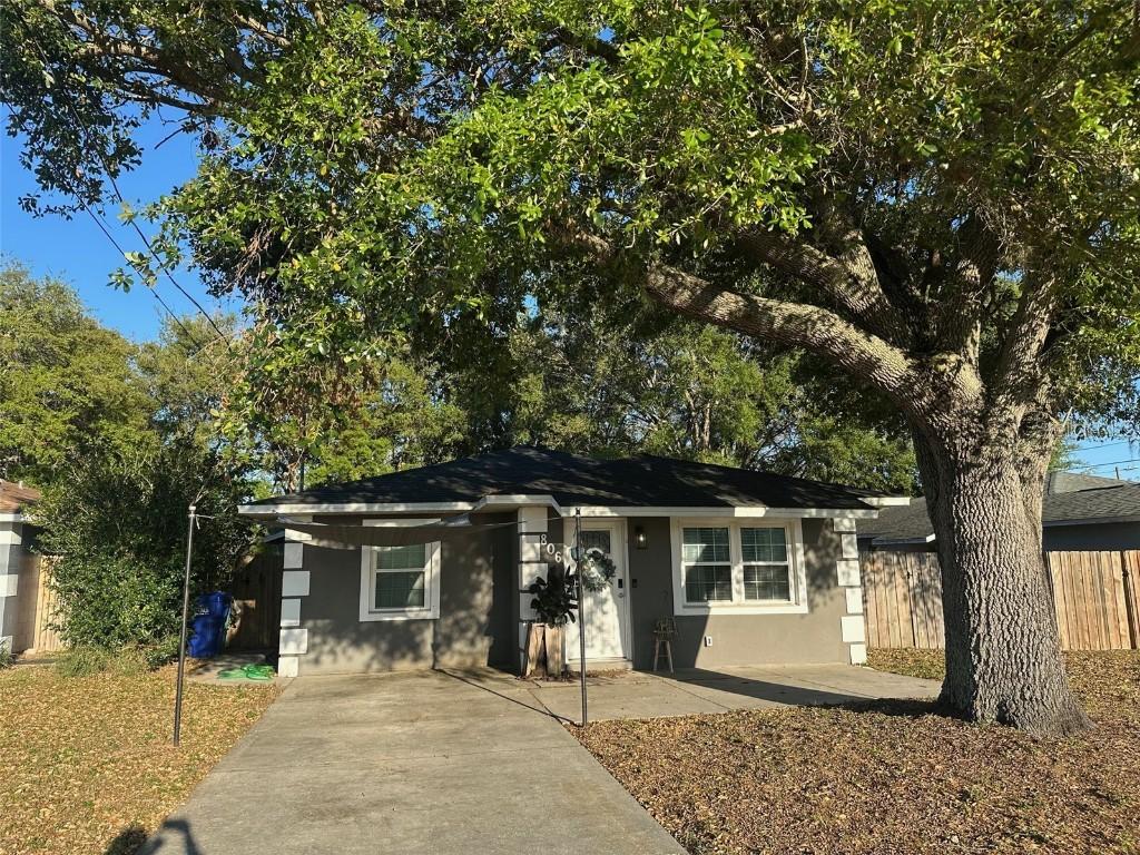 806 N Joanna Ave., Tavares, FL 32778