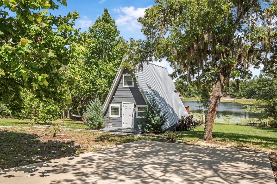 123 Lake Carleton Dr., Melrose, FL 32666