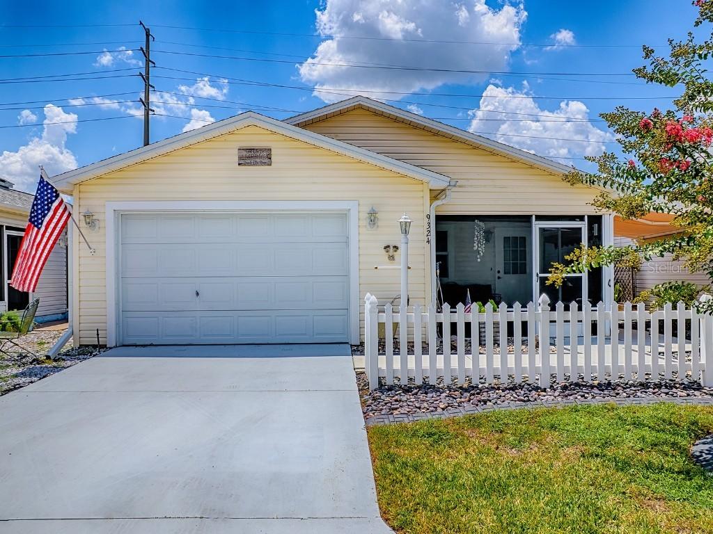 9324 SE 173rd Hyacinth St., The Villages, FL 32162