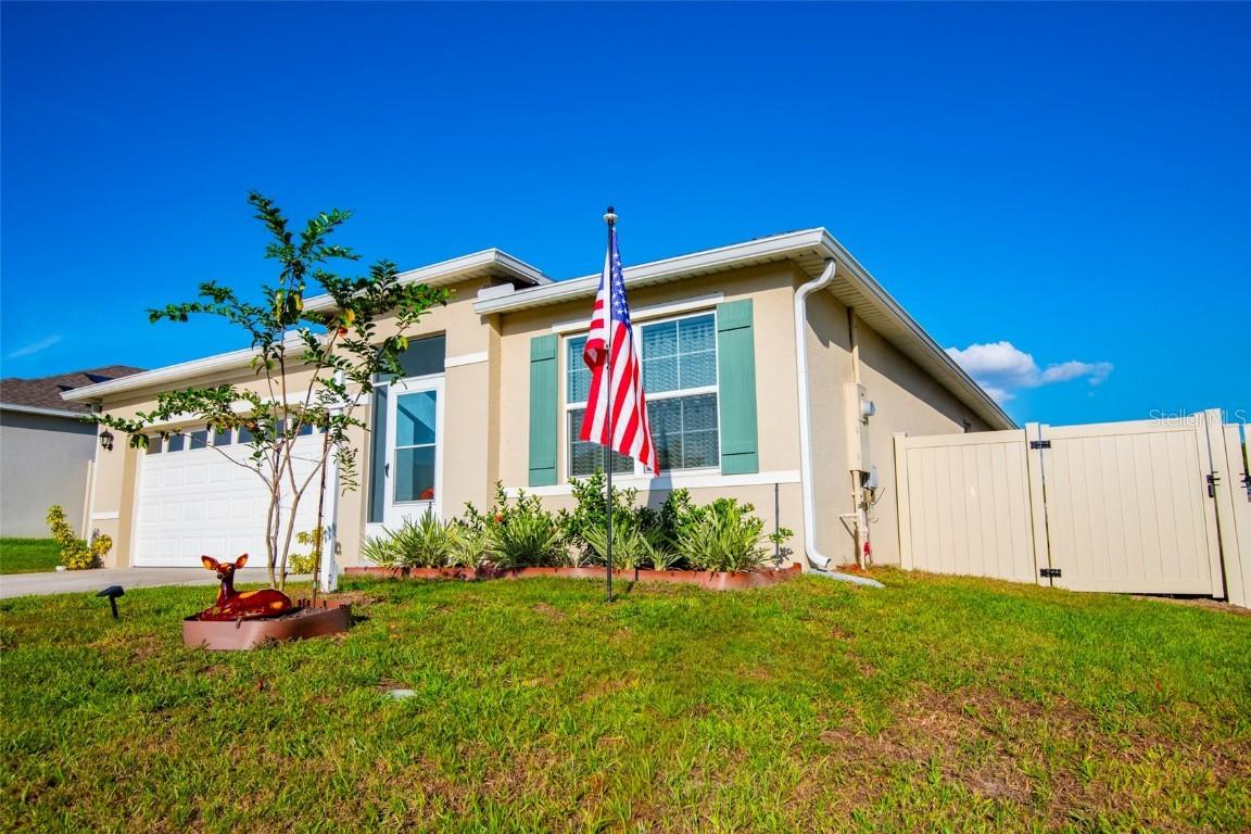 1768 Henin Cir., Tavares, FL 32778