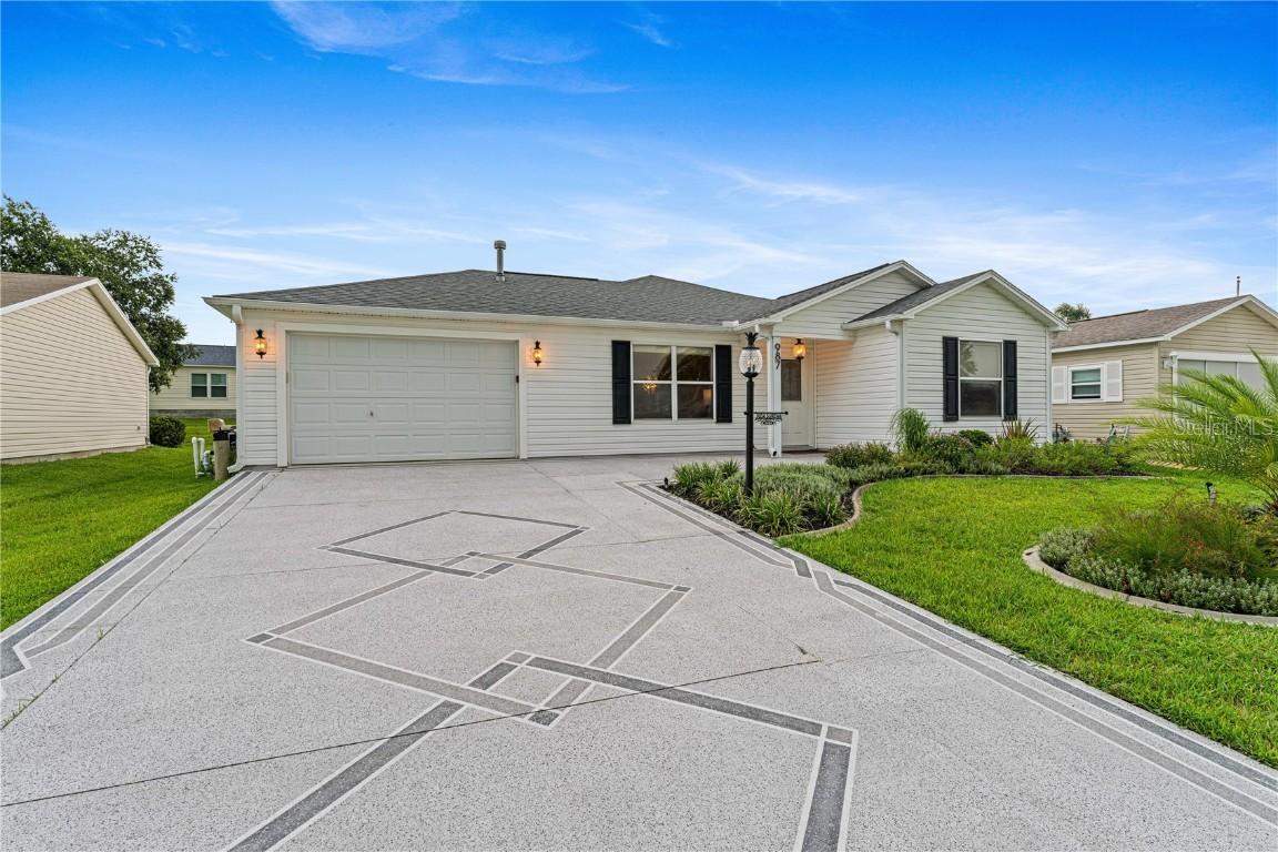 987 Candler Pl., The Villages, FL 32162