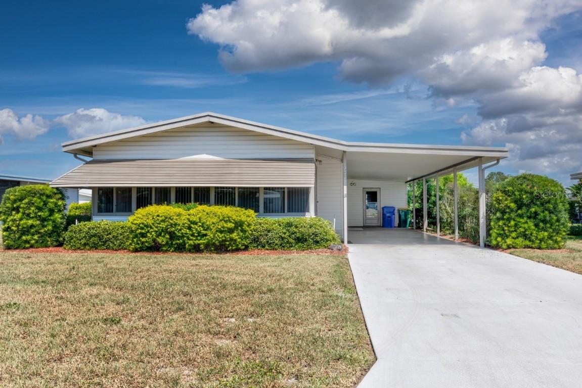 1543 Apache Cir., Tavares, FL 32778