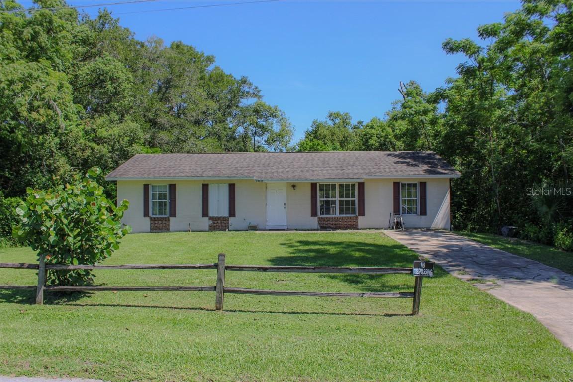 23649 Franklin Ave., Sorrento, FL 32776