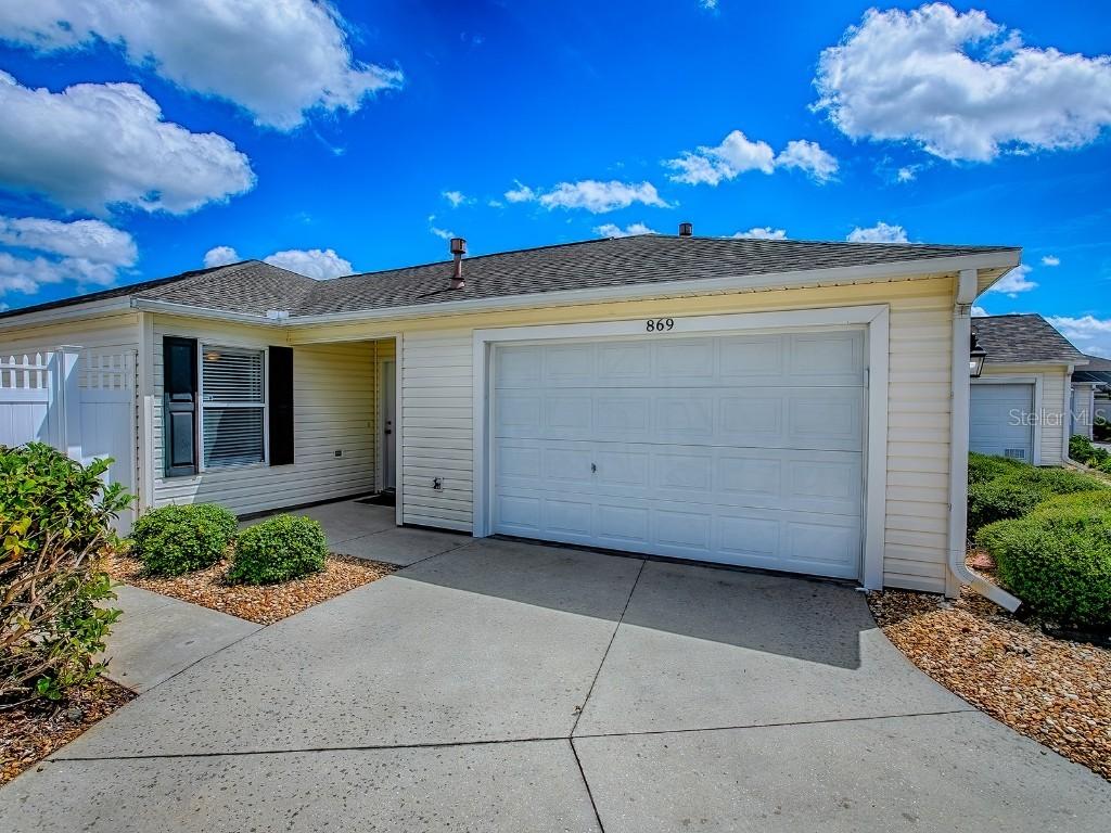 869 Drakeswood Ave., The Villages, FL 32162