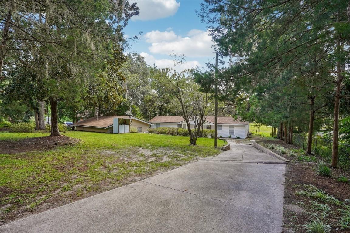 5989 SE 159th Ct., Ocklawaha, FL 32179