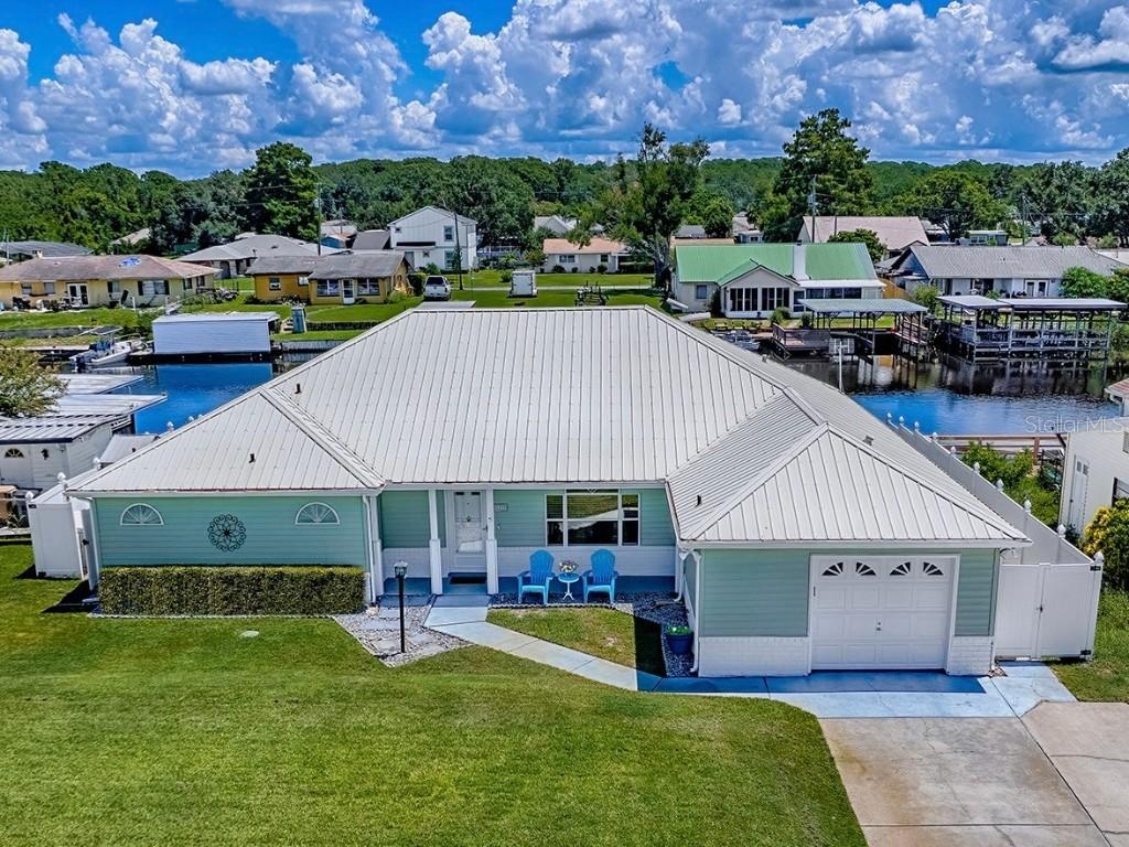 26608 E Cove Dr., Tavares, FL 32778