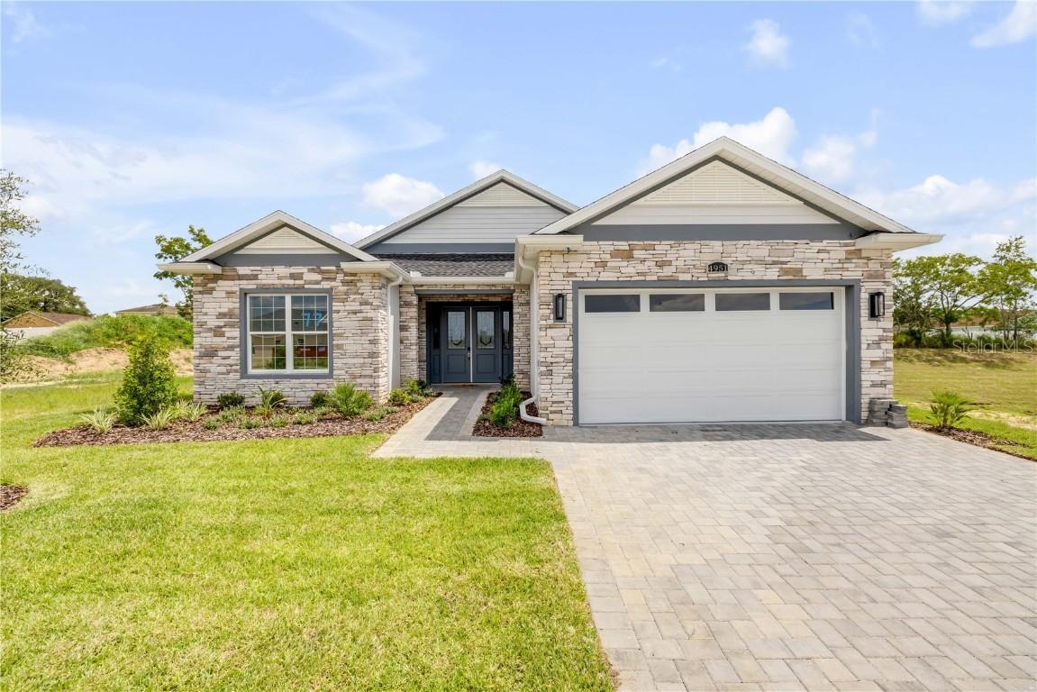 4951 NE 125th Loop, Oxford, FL 34484