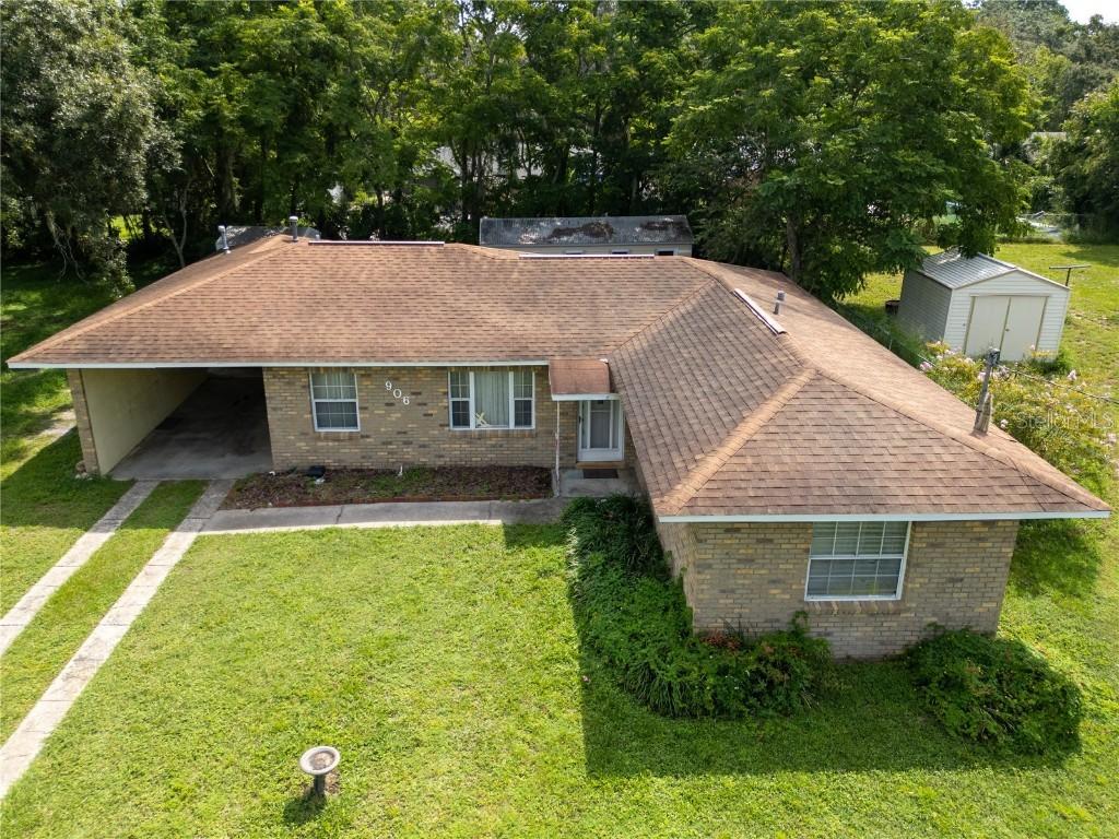 906 Oak Dr., Leesburg, FL 34748