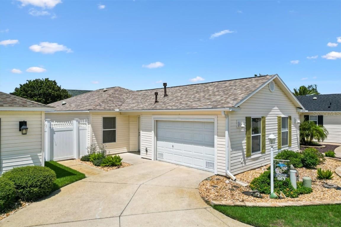 863 Drakeswood Ave., The Villages, FL 32162