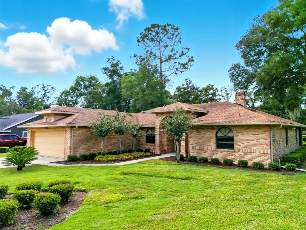25603 Troon Ave., Sorrento, FL 32776