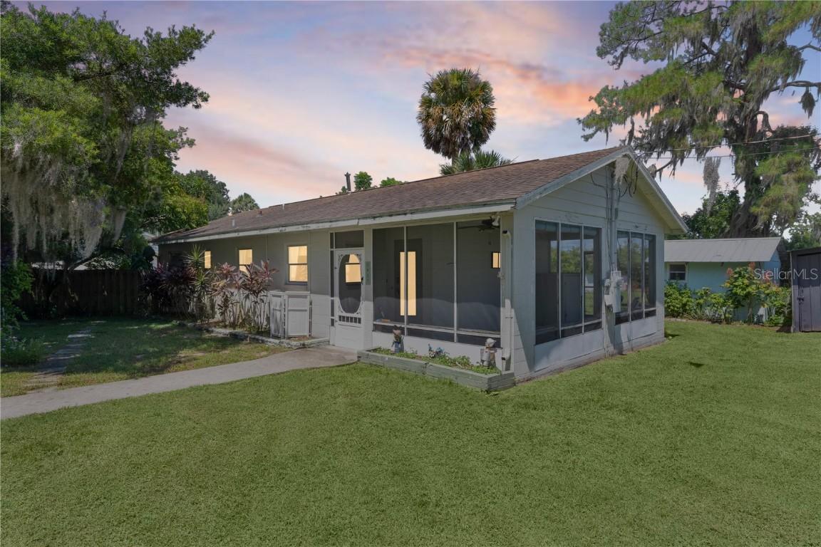 5627 Indiana Dr., Lady Lake, FL 32159
