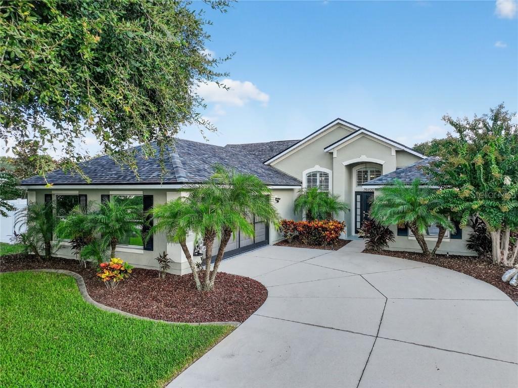 36800 Queen Bee Ln., Grand Island, FL 32735